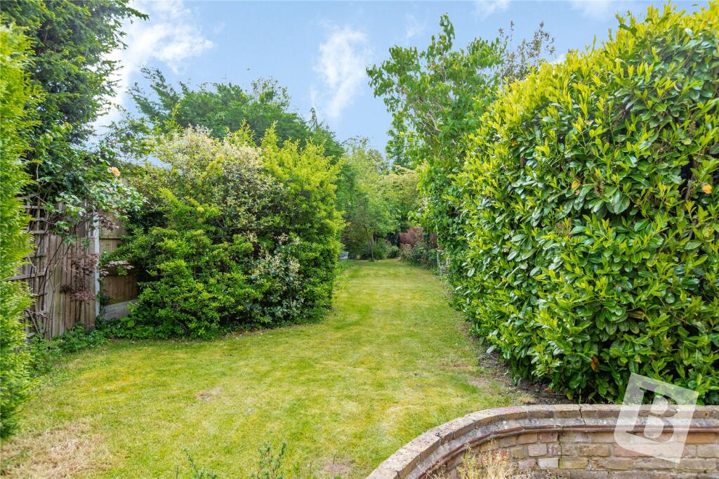 3 bedroom semidetached house for sale in Gaynes Park Road, Upminster, RM14