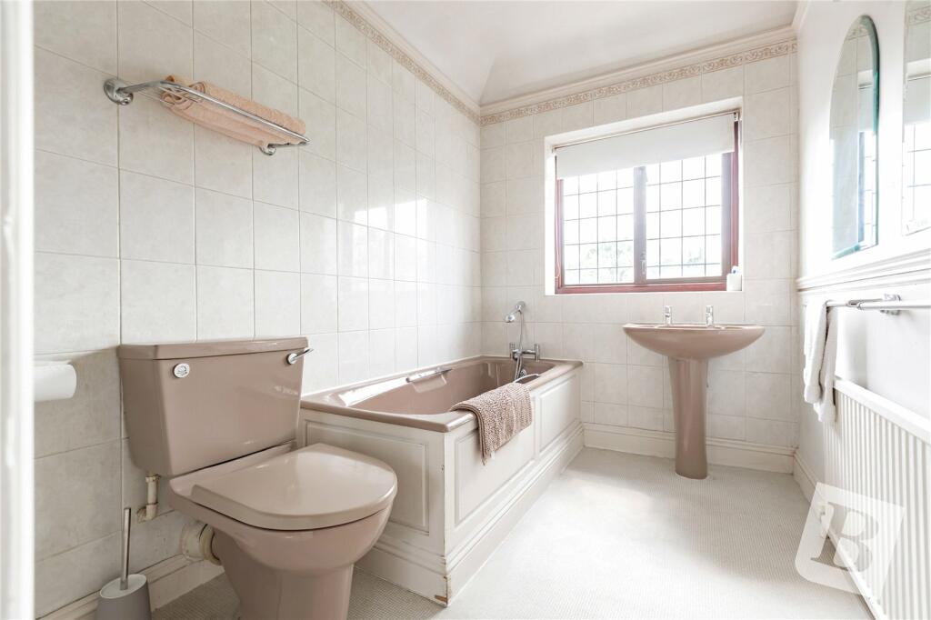 3 bedroom semidetached house for sale in Gaynes Park Road, Upminster, RM14