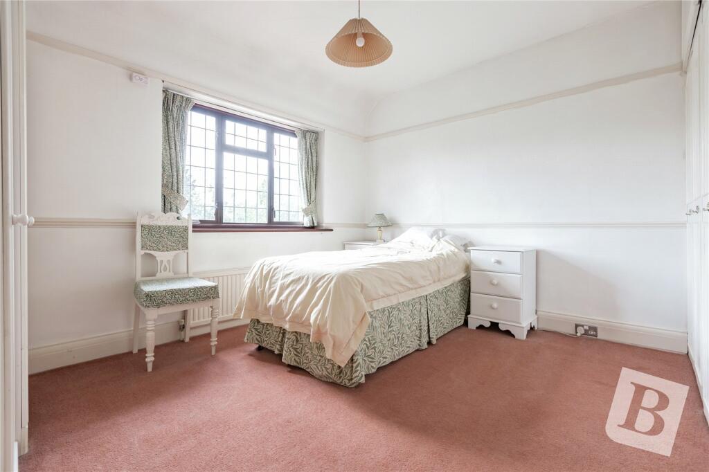 3 bedroom semidetached house for sale in Gaynes Park Road, Upminster, RM14