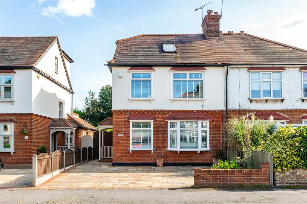 4 bedroom semidetached house for sale in Sunnyside Gardens, Upminster