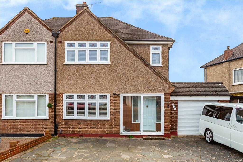 3 bedroom semidetached house for sale in Severn Drive, Upminster, RM14