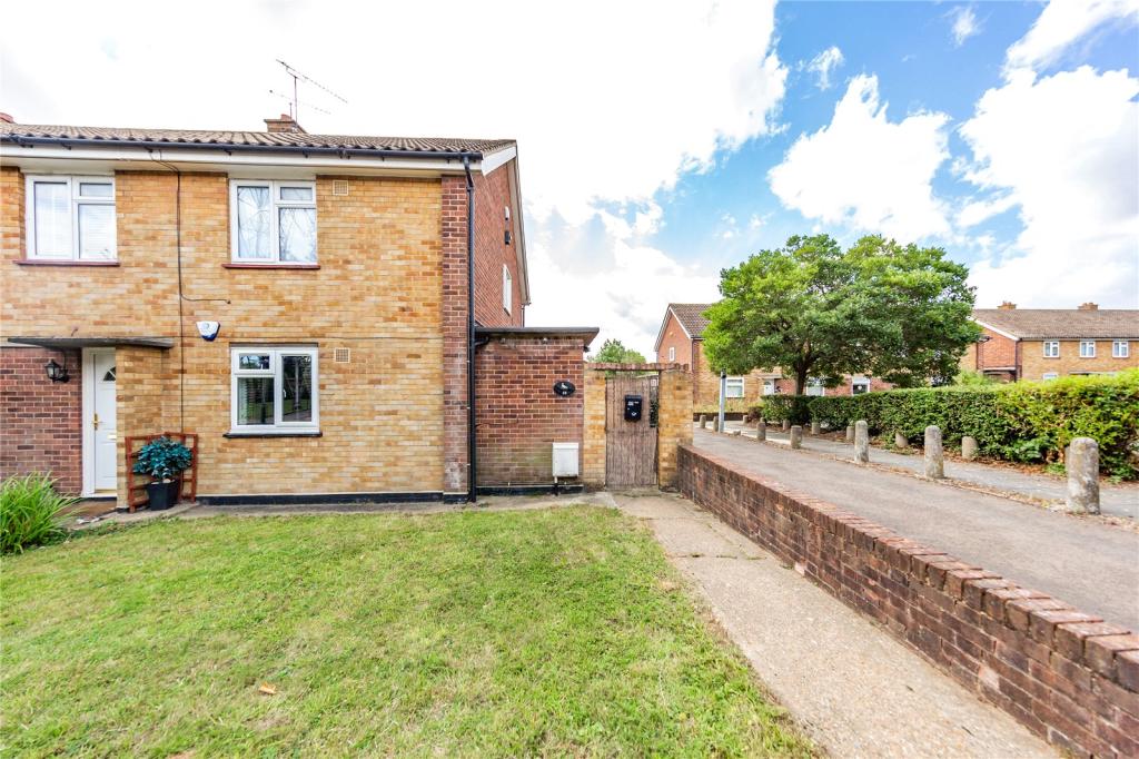3 bedroom for sale in Roseberry Gardens, Upminster, Essex, RM14