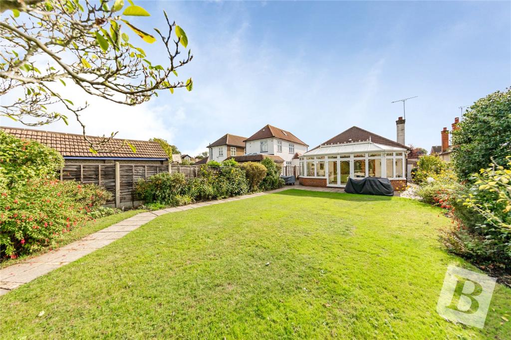 3 bedroom bungalow for sale in Foxhall Road, Upminster, RM14