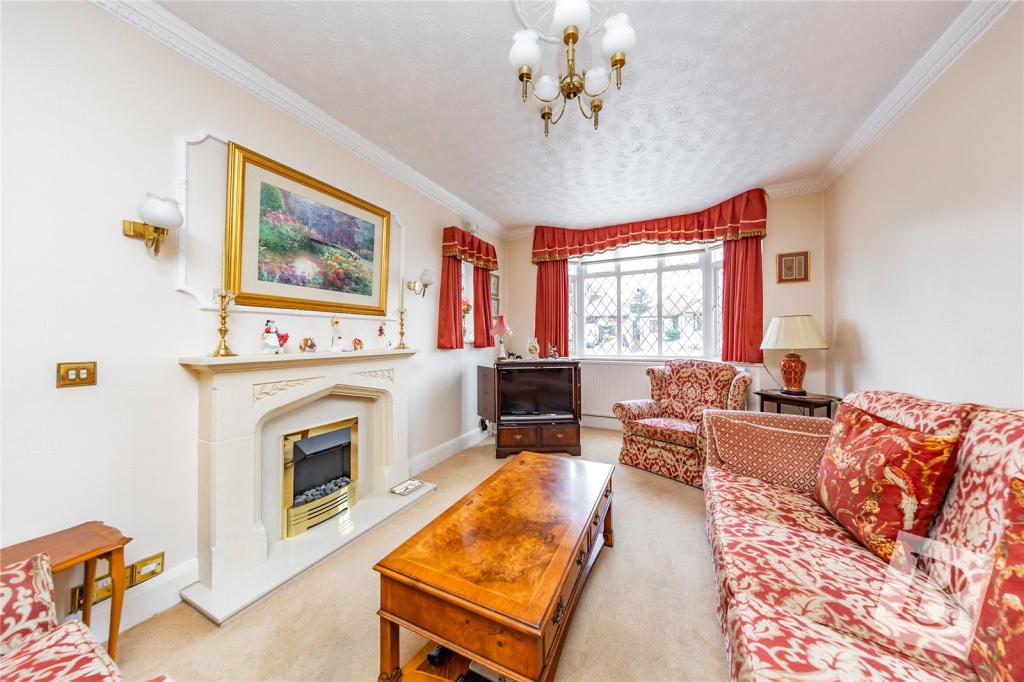 5 bedroom detached house for sale in Ingrebourne Gardens, Upminster, RM14