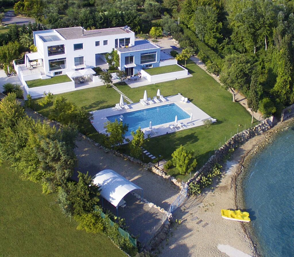 8 bedroom house for sale in Ionian Islands, Corfu, Dassia, Greece
