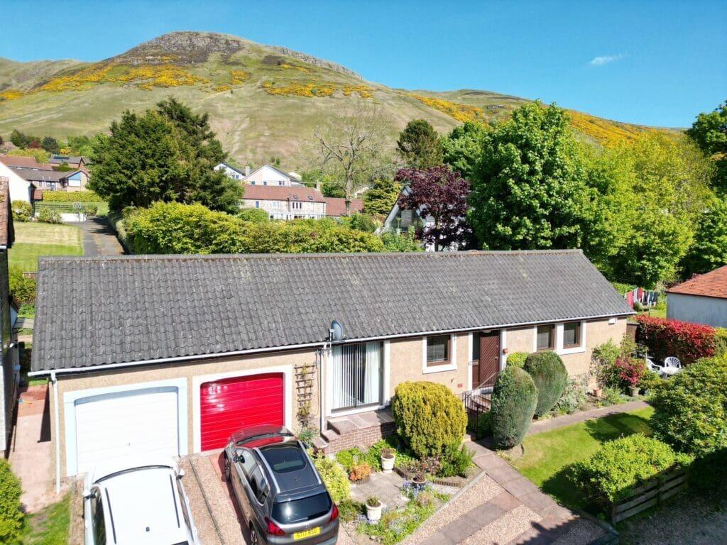 Main image of property: 4 Gamekeepers Court Kinnesswood KY13 9LZ