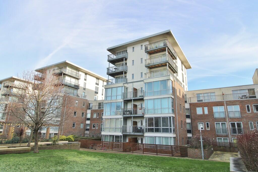 2 bedroom apartment for rent in Cross Street, Southsea, PO1
