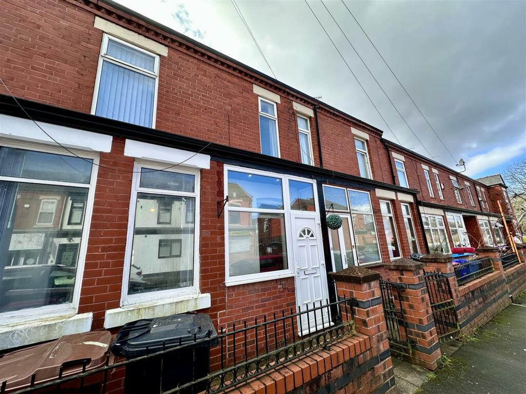 3 bedroom terraced house for rent in Glendore, Salford, M5