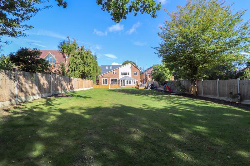 6 bedroom detached house for sale in Benfleet Road, South Benfleet, SS7