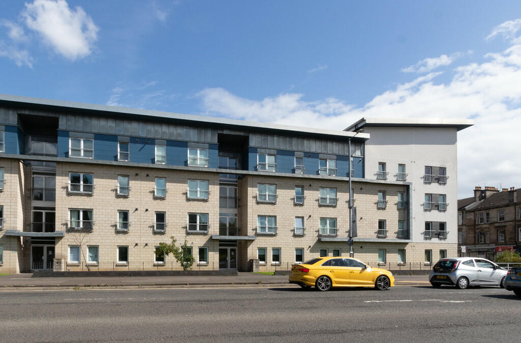 2 bedroom ground floor flat for sale in Shields Road, Pollokshields