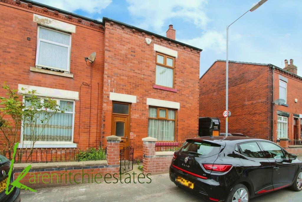3 bedroom terraced house for sale in Queensgate, Heaton, BL1