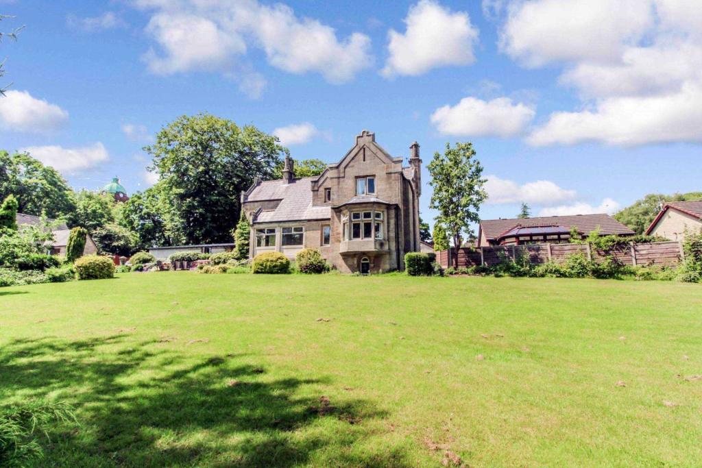 5 bedroom detached house for sale in Blackburn Road ...