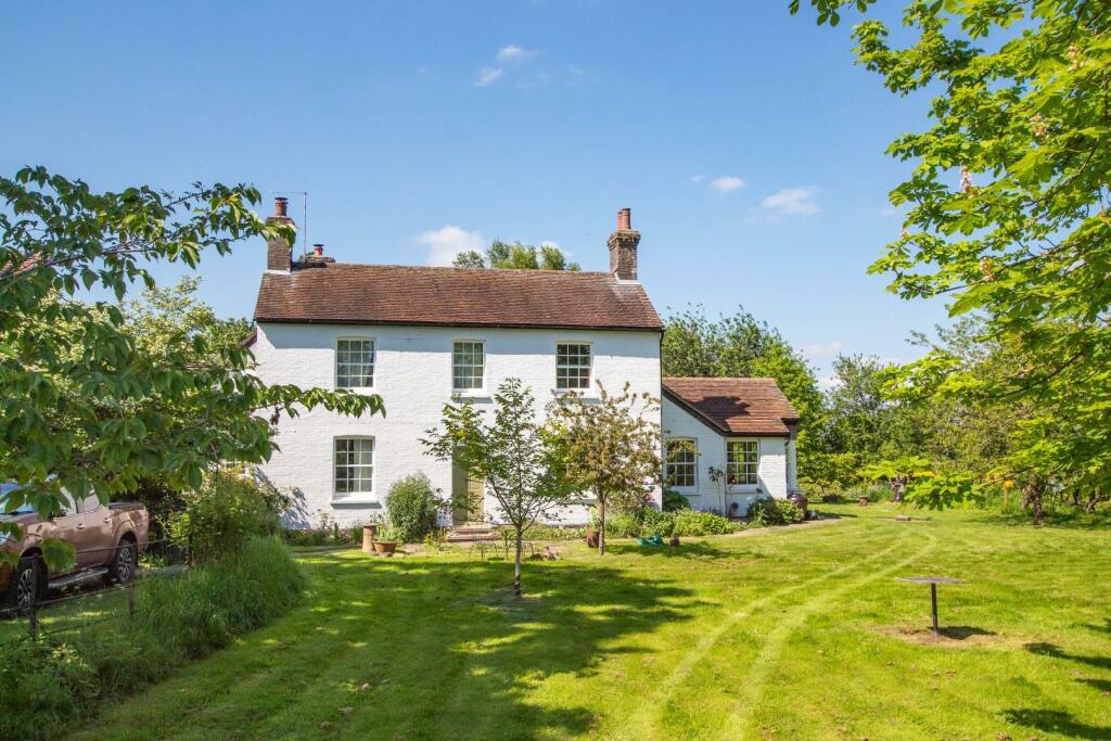 4 bedroom detached house for sale in Cheddington Road, Pitstone, LU7