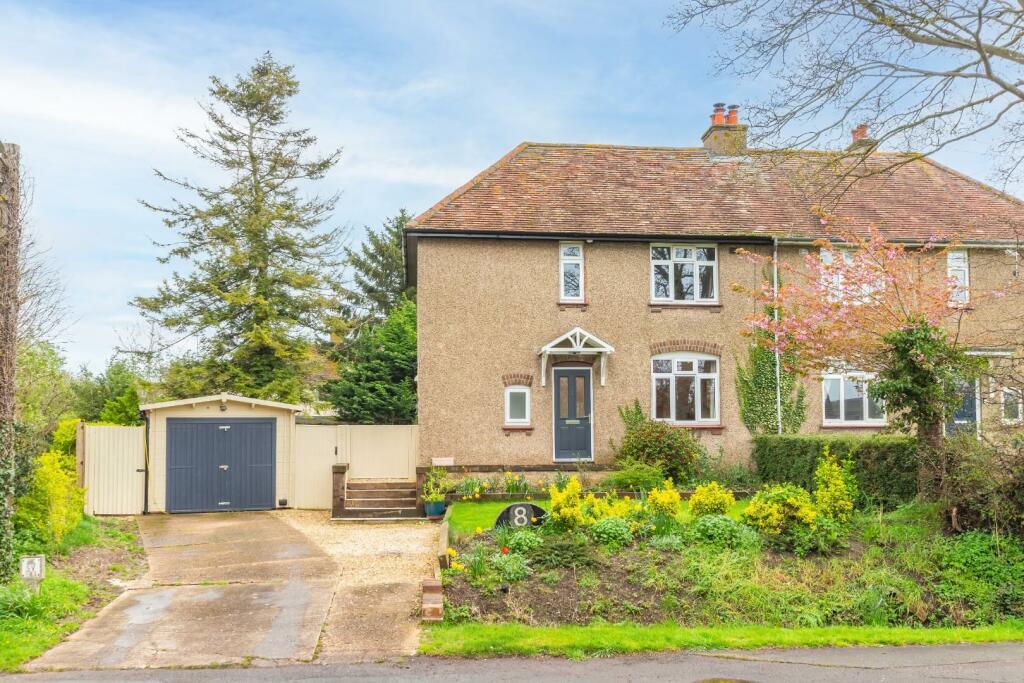 2 bedroom semidetached house for sale in Tring Road, Wilstone, HP23