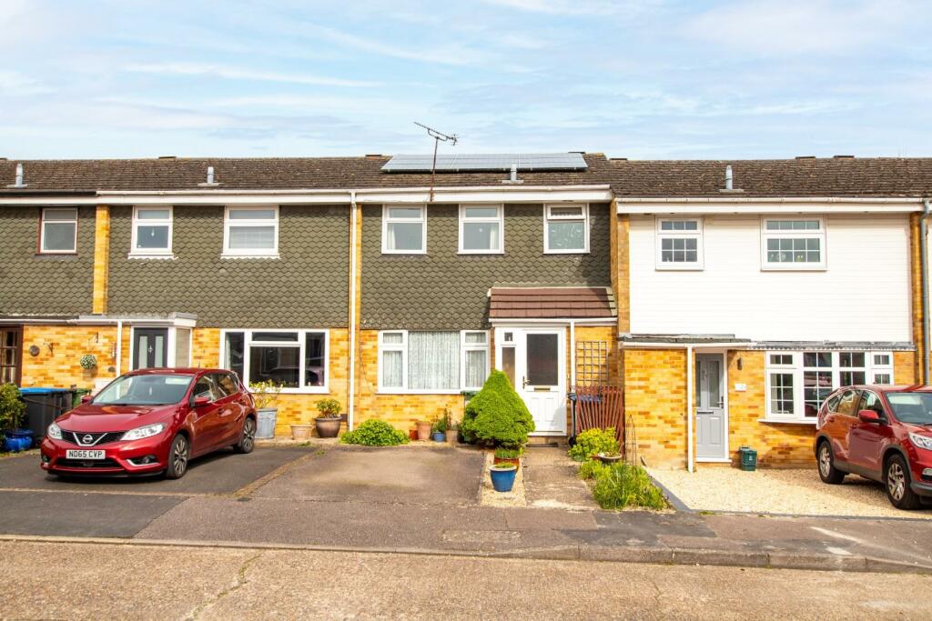 3 bedroom terraced house for sale in Okeley Lane, Tring, HP23