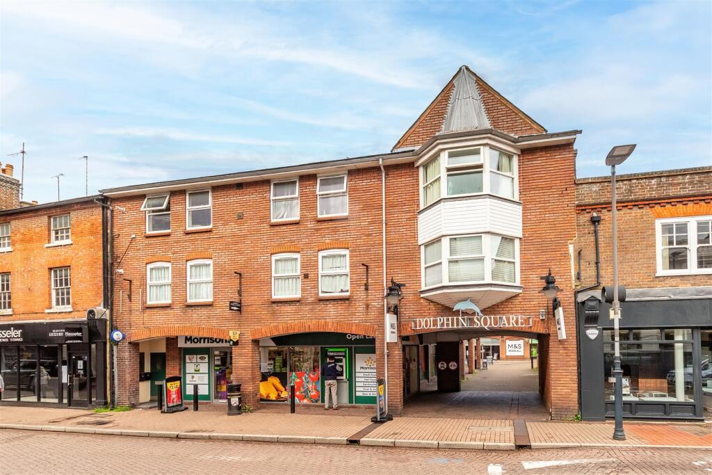 Main image of property: High Street, Tring, HP23 5AA