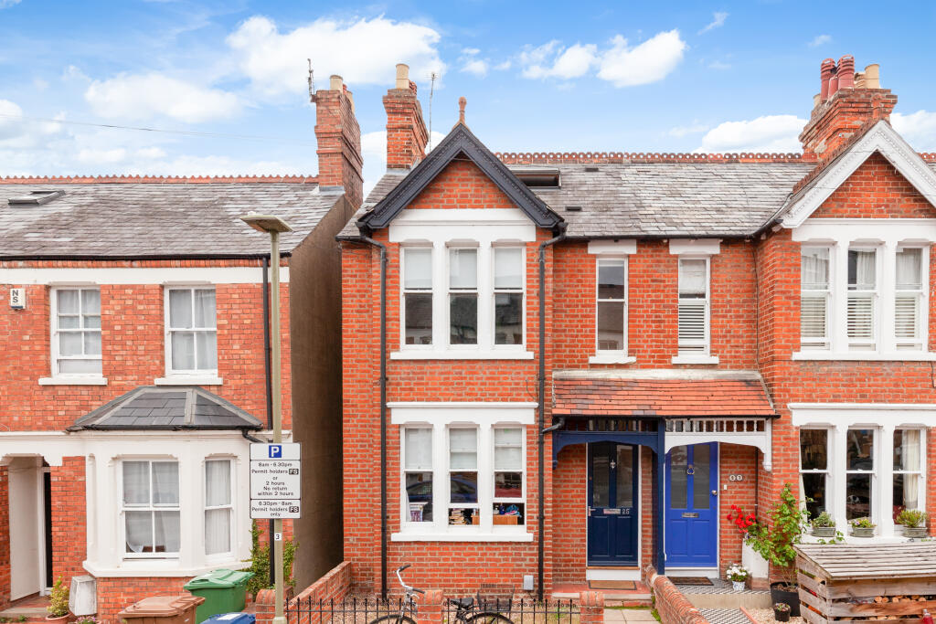 4 bedroom end of terrace house for sale in Argyle Street, Iffley Fields, Oxford, OX4