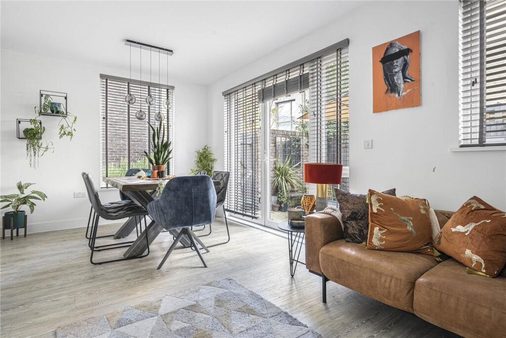 Main image of property: Bluebell Mews, Headington, OX3