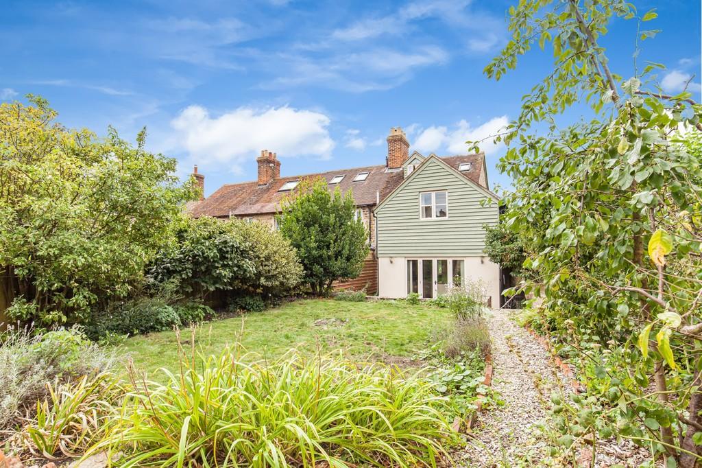 3 bedroom end of terrace house for sale in Henley Road, Sandfordon