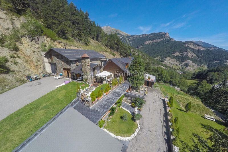 6 bedroom house for sale in Pal, Andorra