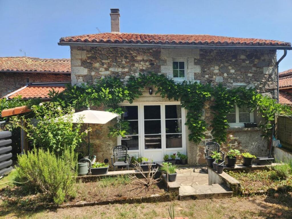 Main image of property: Poitou-Charentes, Charente, Manot