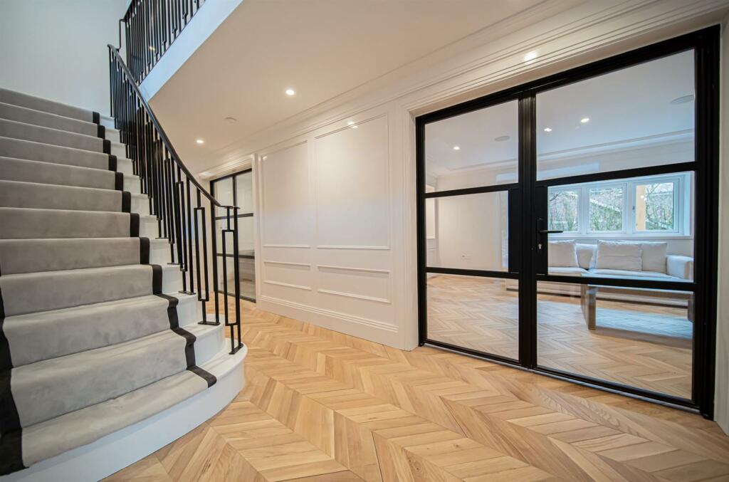 6 bedroom detached house for sale in Croston Close, Alderley Edge, SK9