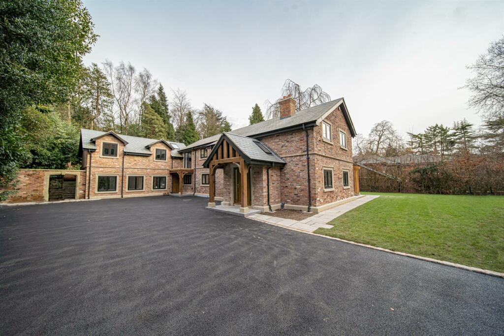6 bedroom detached house for sale in Croston Close, Alderley Edge, SK9