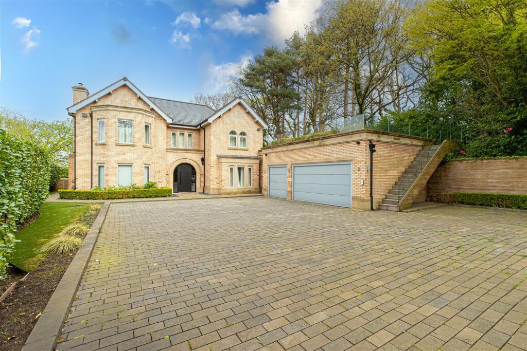 Main image of property: Luxury property with leisure, including swimming pool.