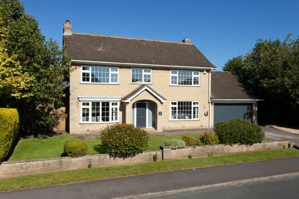 5 bedroom detached house for sale in Wenlock Drive, Escrick, YO19