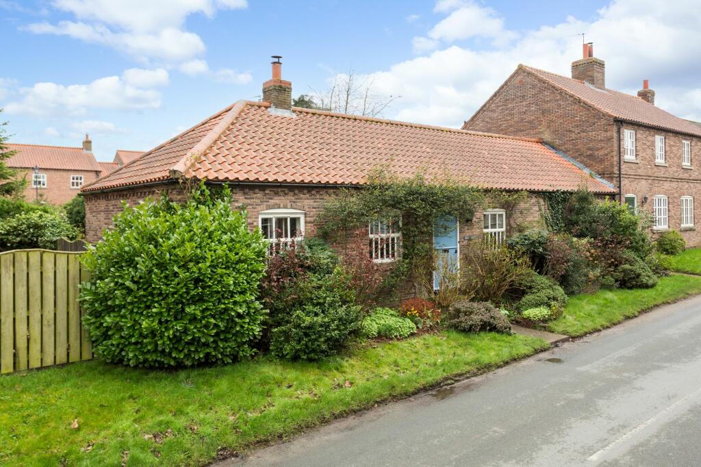 3 bedroom cottage for sale in Clarence Field Cottage, Townend Court