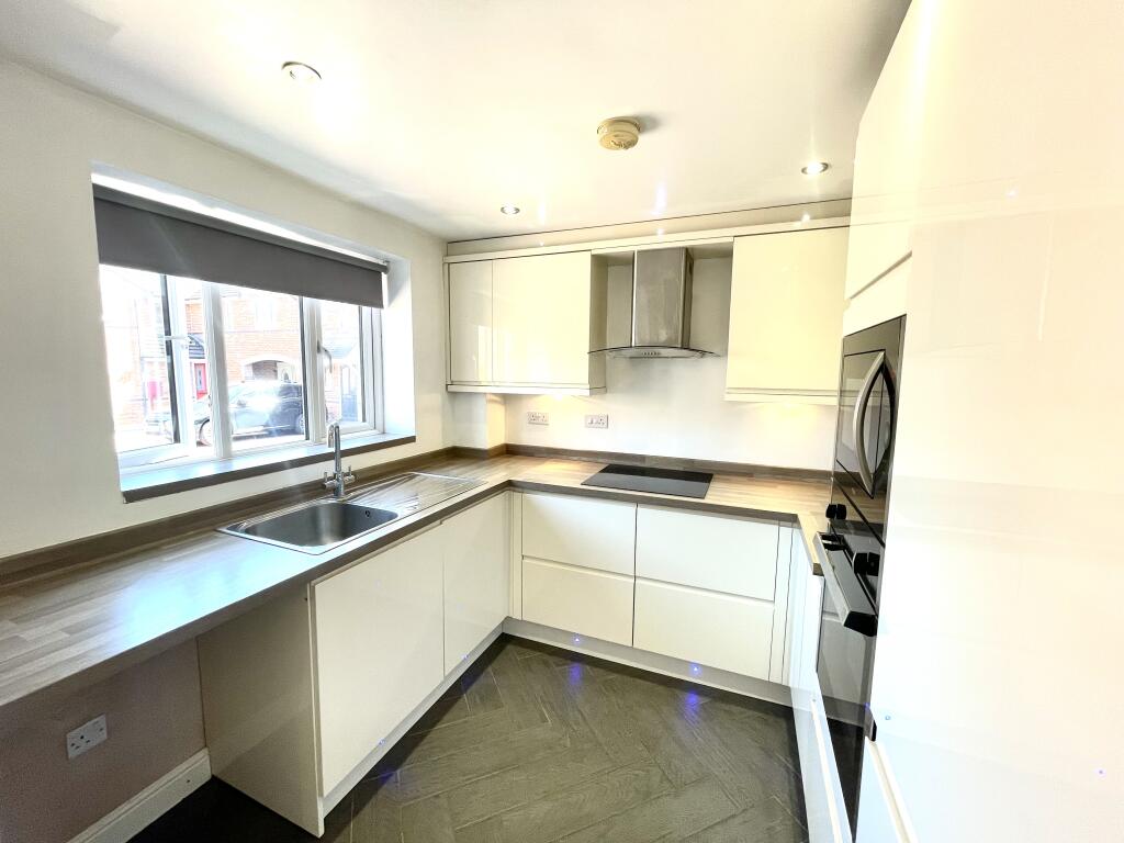 Main image of property: Deepwell View, Halfway, Sheffield, S20