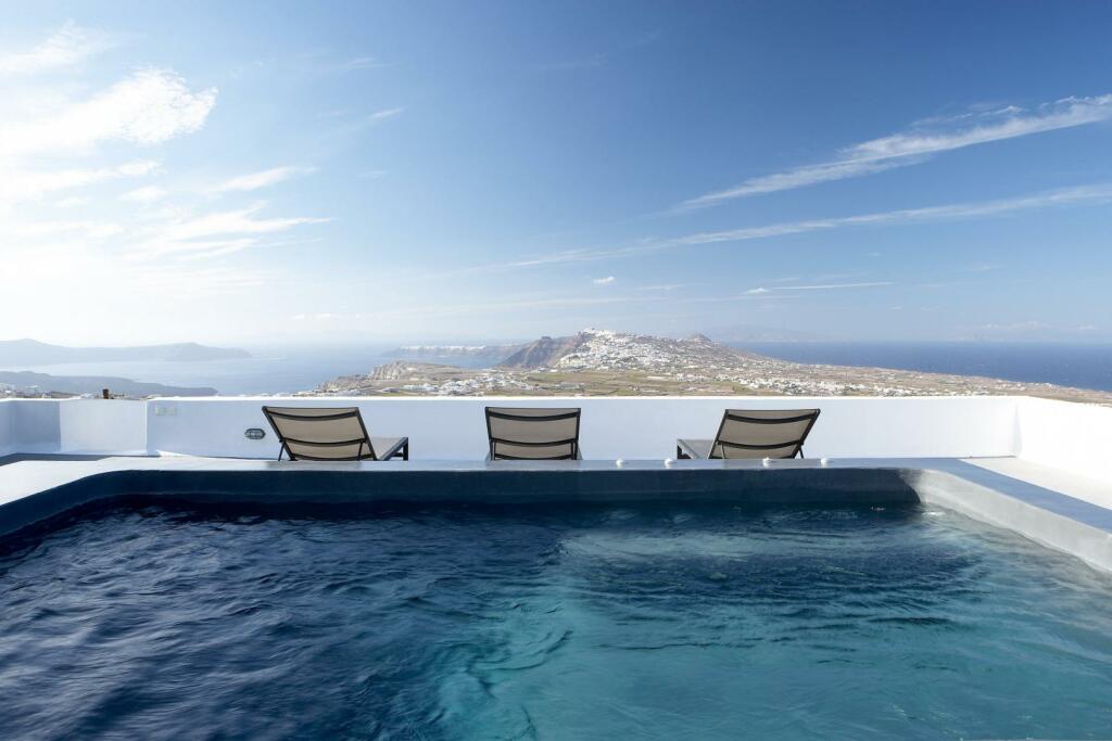 8 bedroom Villa in Cyclades islands...