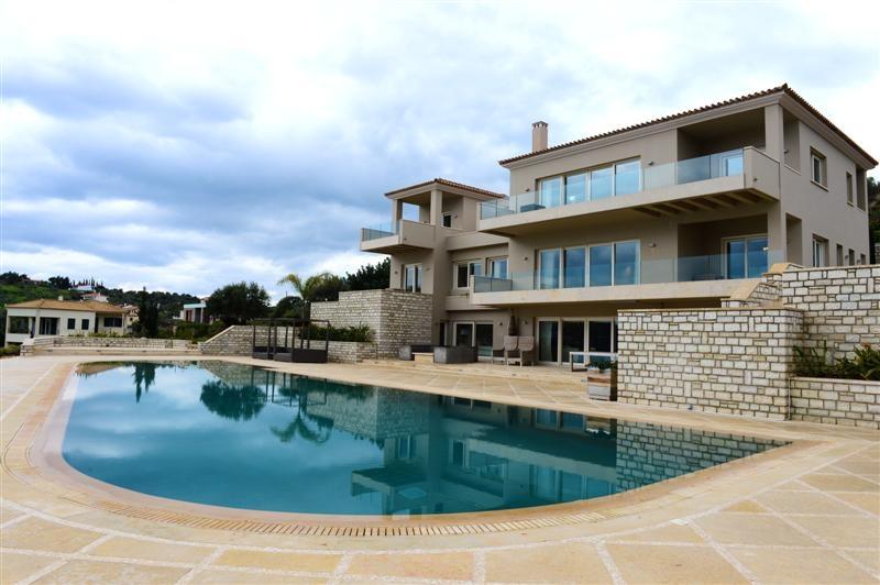 11 bedroom house for sale in Peloponnese, Greece