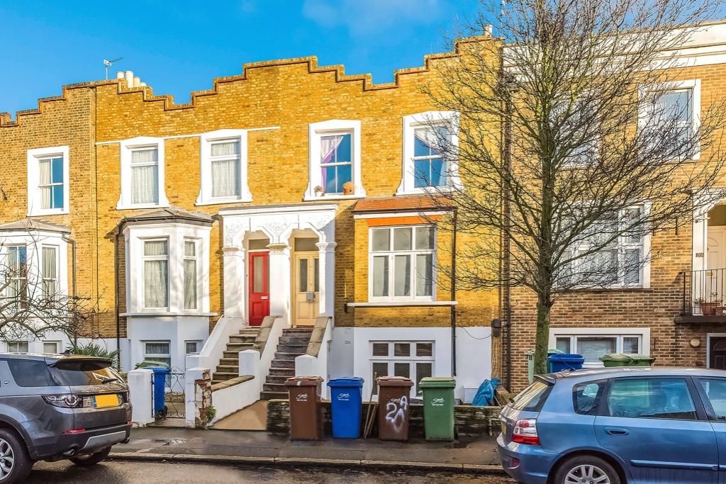 2 bedroom flat for sale in Fenwick Road, London, SE15