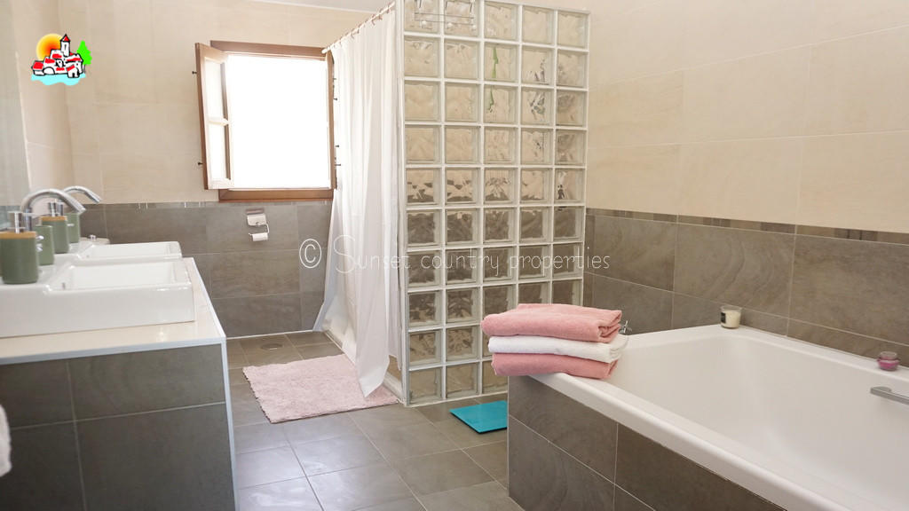 4 bedroom detached villa for sale in Iznájar, Córdoba, Andalusia, Spain