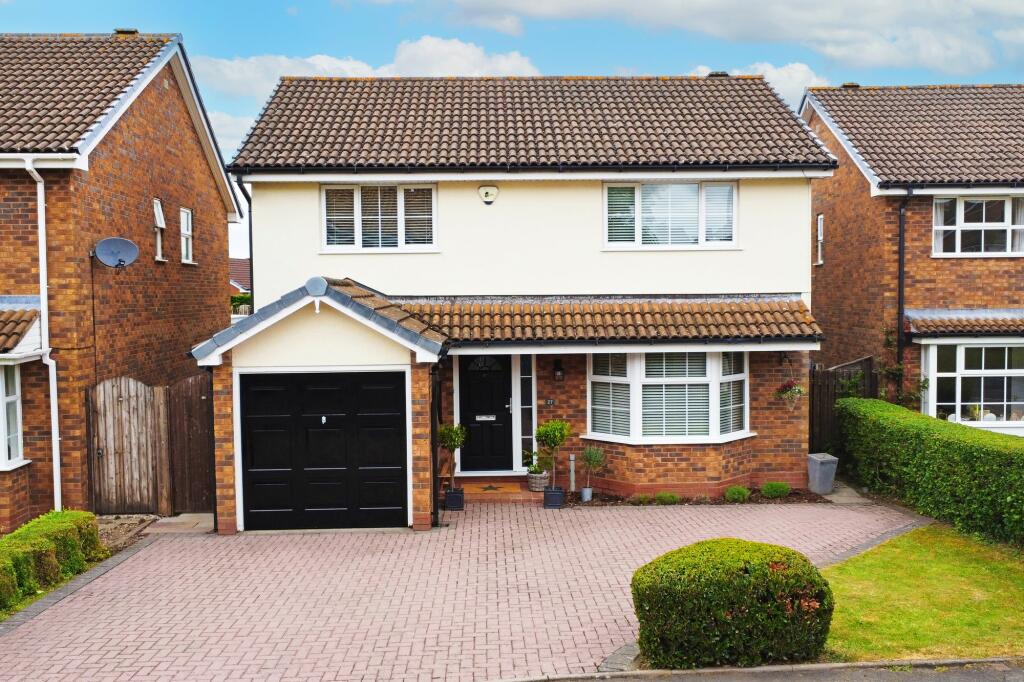 4 bedroom detached house for sale in Moorfield Avenue, Knowle, B93