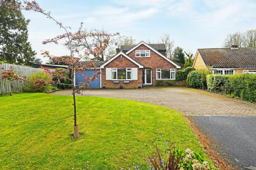 3 bedroom detached house for sale in Westfield Close, Dorridge, B93