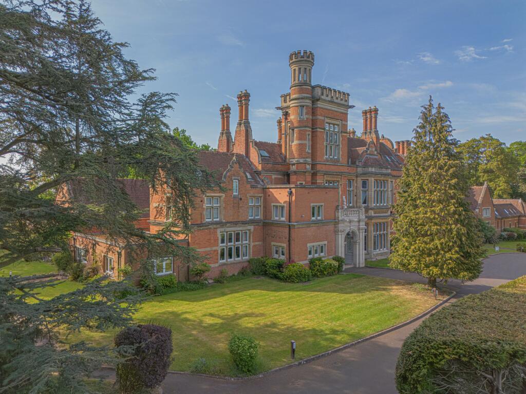 Main image of property: Warwick Road, Knowle, B93