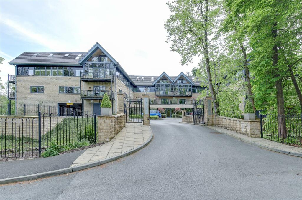 2 bedroom apartment for sale in Aldenbrook, Helmshore, Rossendale, BB4