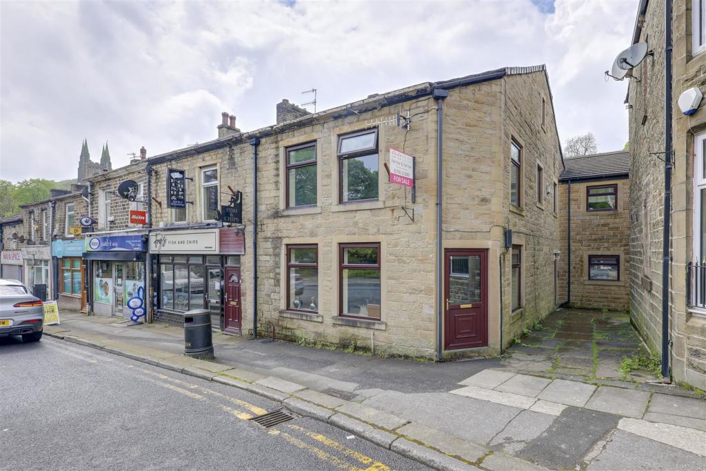 3 bedroom end of terrace house for sale in Burnley Road, Crawshawbooth, Rossendale, BB4