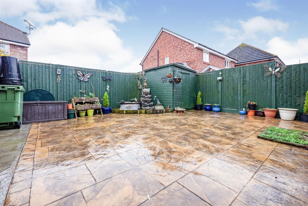 4 bedroom detached house for sale in Harthill Avenue, Leconfield