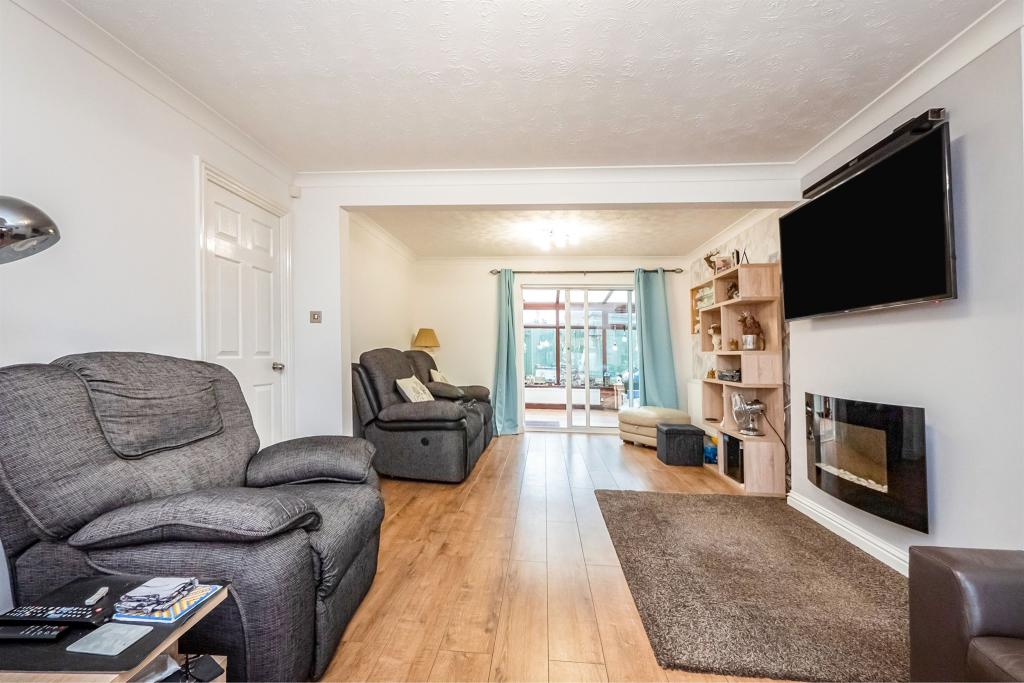 4 bedroom detached house for sale in Harthill Avenue, Leconfield