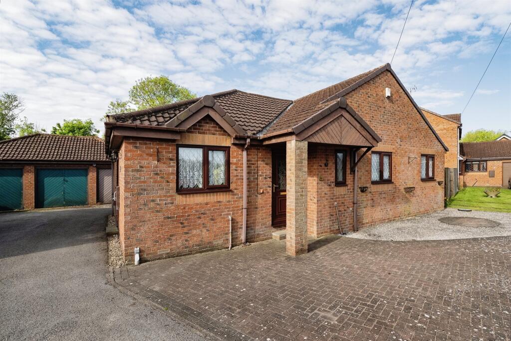 3 bedroom detached bungalow for sale in Mallard Avenue, Leven, Beverley