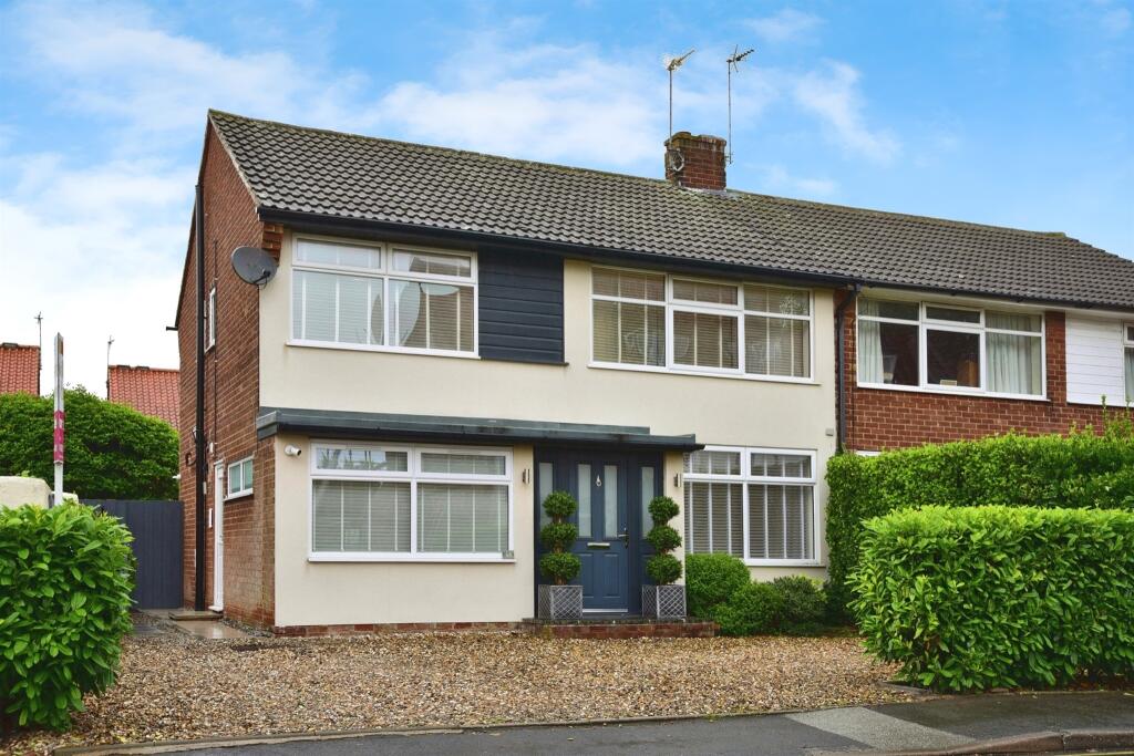 3 bedroom semidetached house for sale in Keldgate, Beverley, HU17