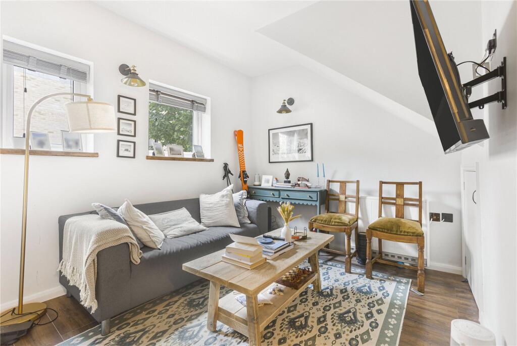 Main image of property: PENSONS GARDENS, OXFORD, OX4