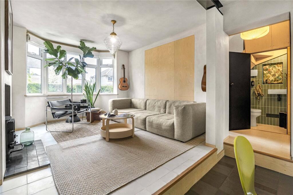 Main image of property: SHORT LET: 2-bedroom, semi-detached home near Oxford