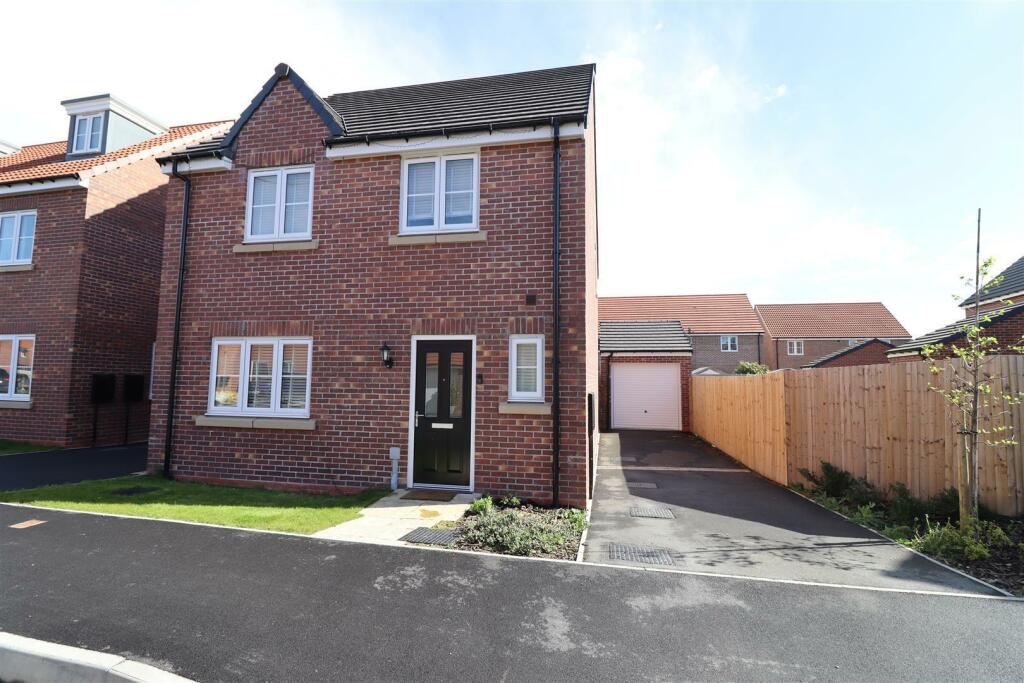 4 bedroom detached house for rent in Amos Drive, Pocklington, YORK, YO42