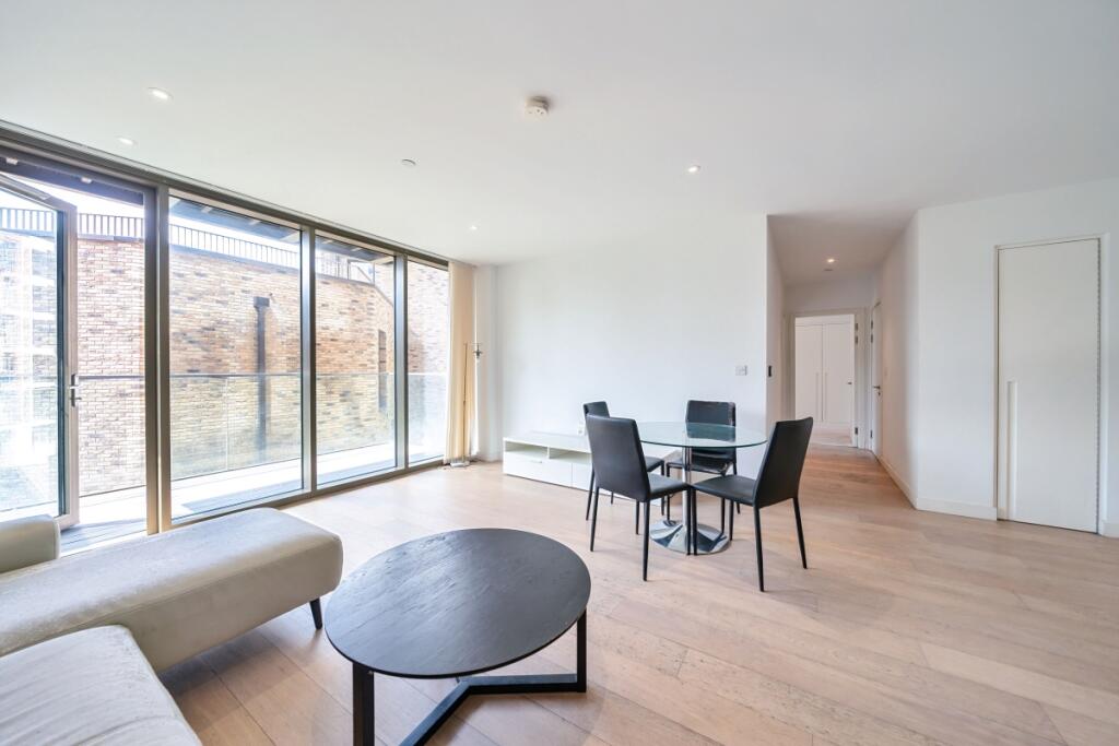 Main image of property: Commodore House, E16