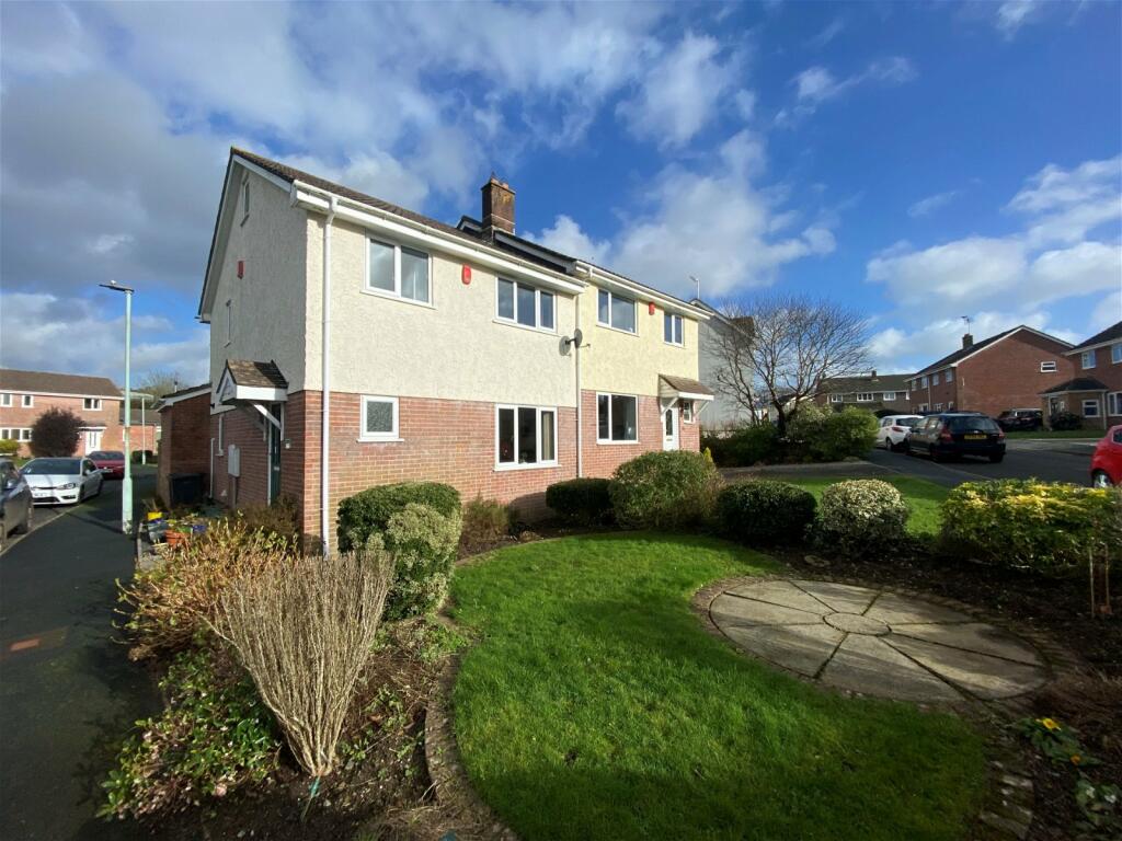 4 bedroom semidetached house for sale in Woodside Close, Ivybridge