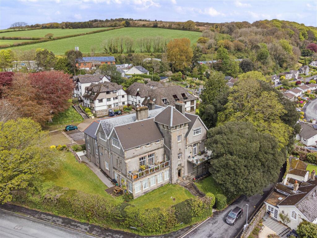 3 bedroom ground floor flat for sale in Crescent Road, Ivybridge, PL21